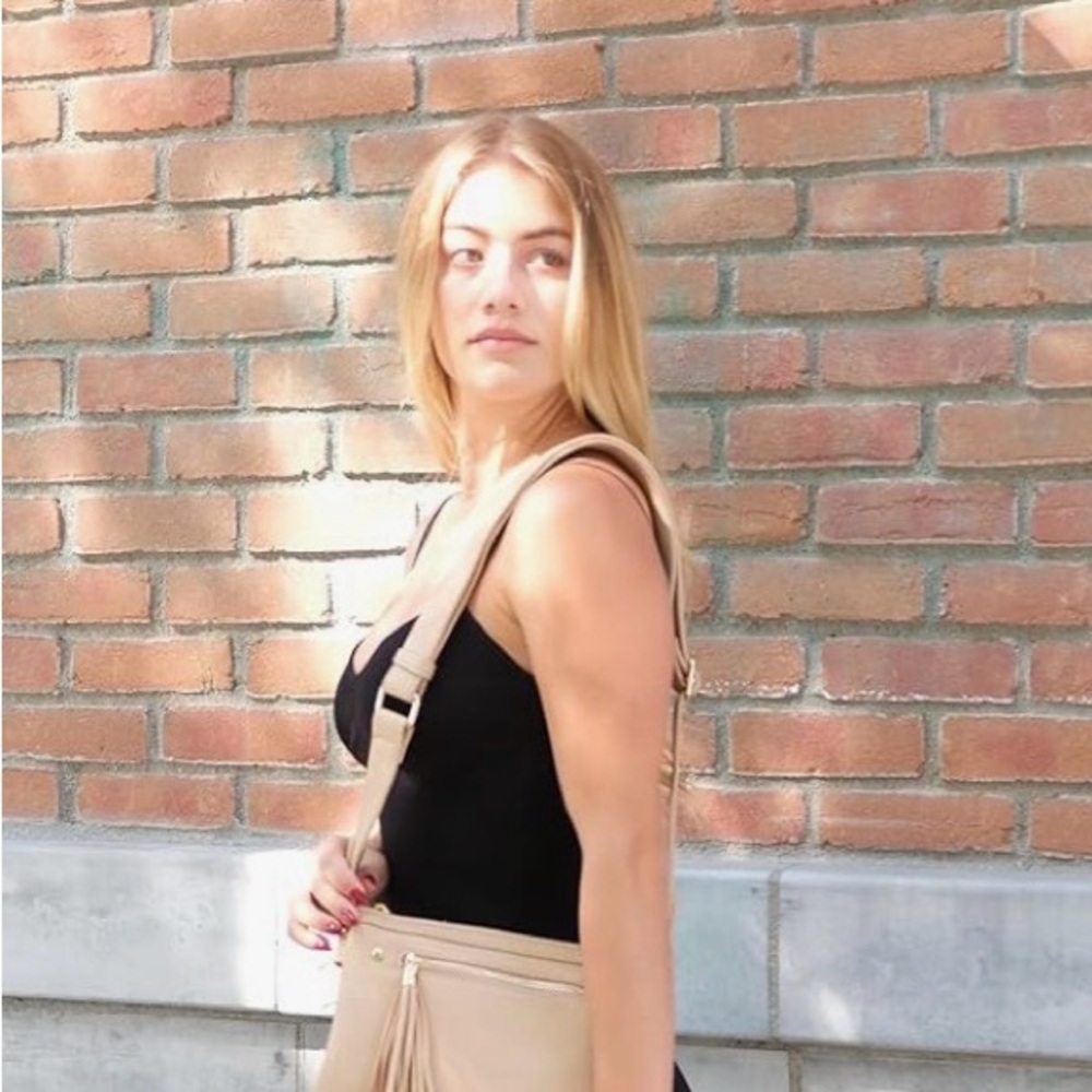 Isabelle Multicompartment VeganLeather Crossbody Bag with Zipper Pocket & Tassle - Picture 10 of 10